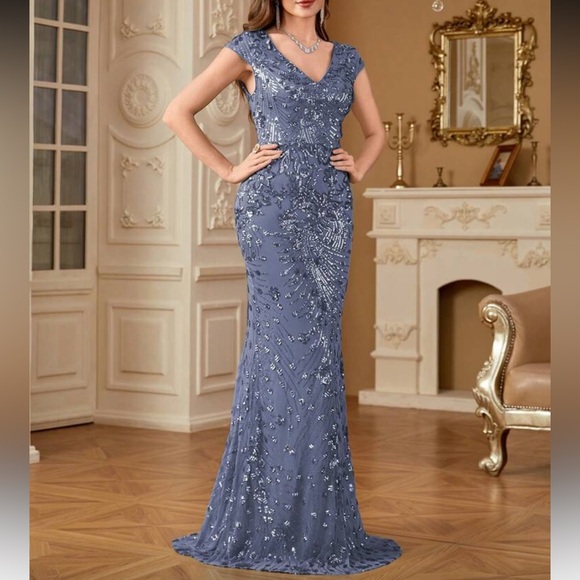Elegant Gray Evening Gown - Picture 1 of 6